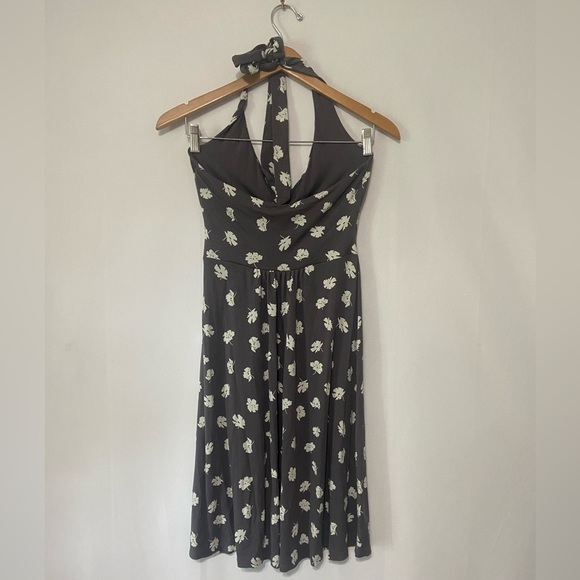 Boden EUC grey/white floral wrap style halter dress size 8 - Picture 3 of 5
